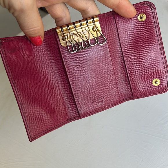 Auth. PRADA Gather Leather 6 Ring Key Case Wallet Pink Gold Tone Hardware Logo - Picture 10 of 17